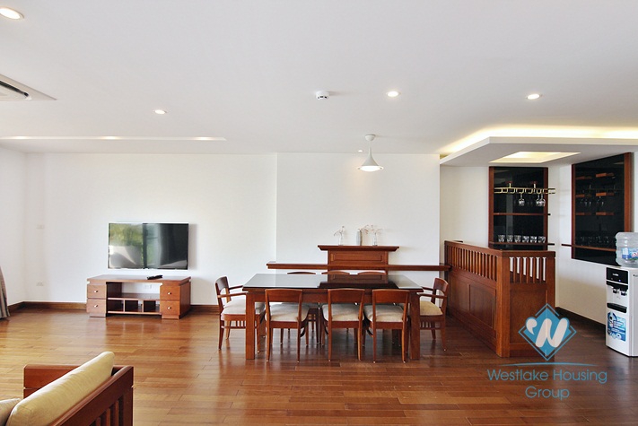 A 4 bedroom apartment with stunning lake view on Xuan dieu, Tay ho, Ha noi